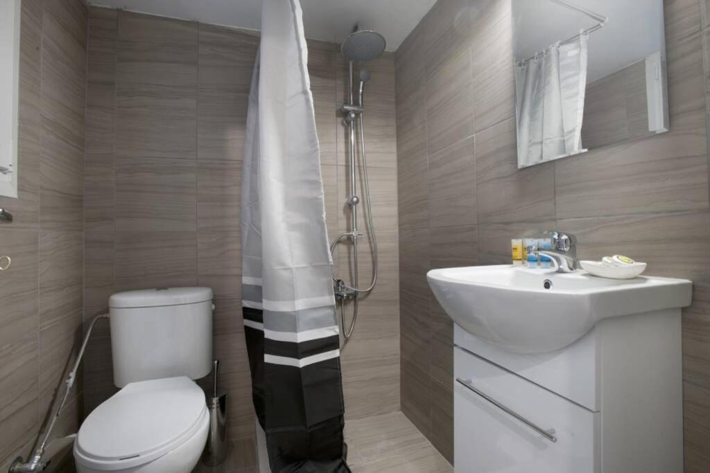 אתונה Kolonos, A Renovated Apartment מראה חיצוני תמונה